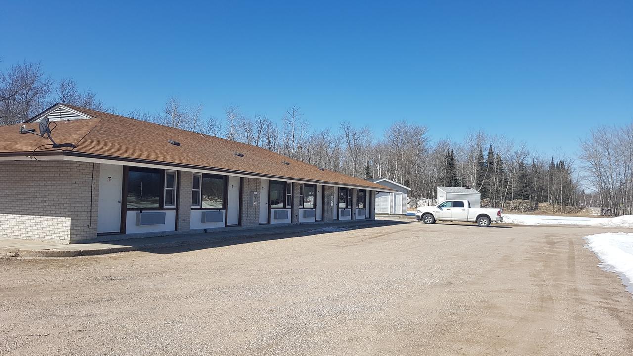 Pinawa Motel Extérieur photo