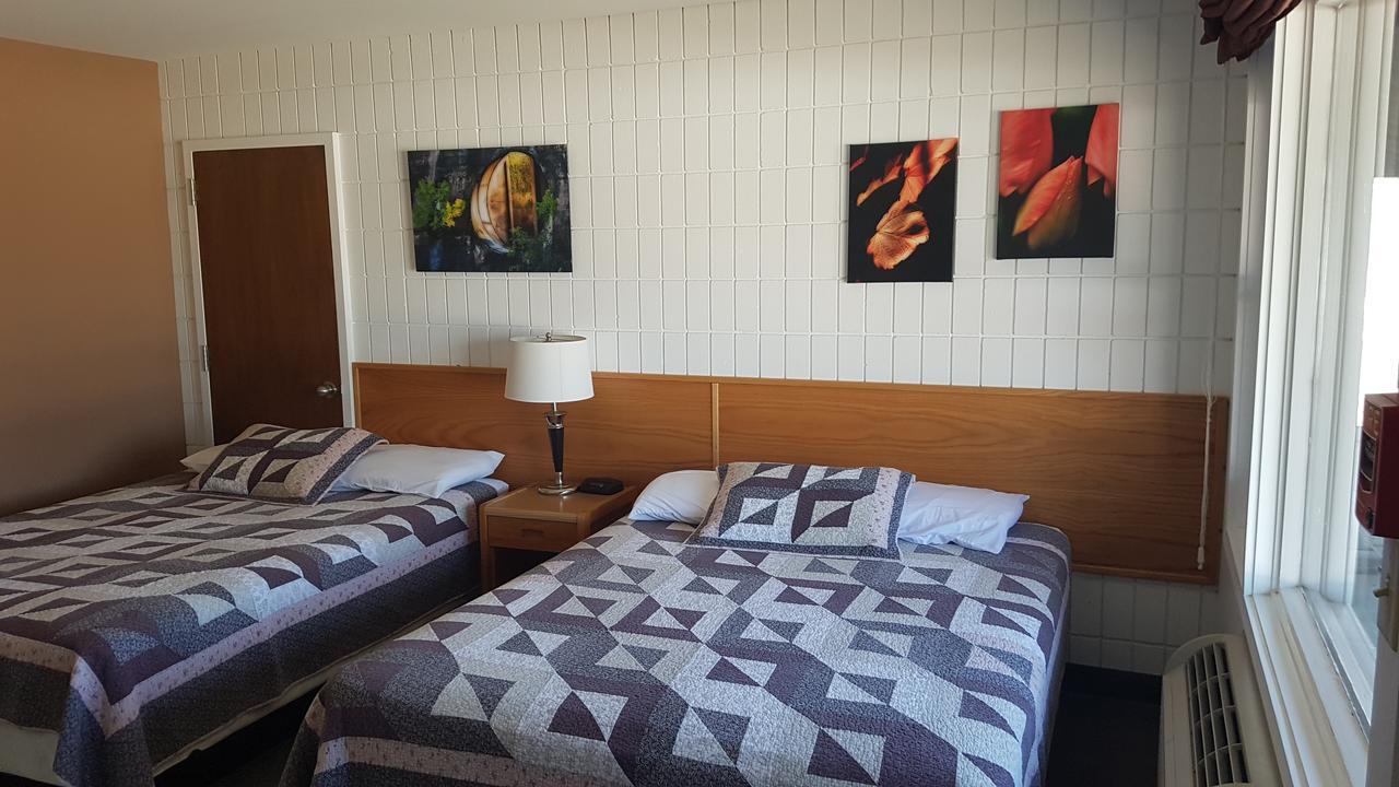 Pinawa Motel Extérieur photo