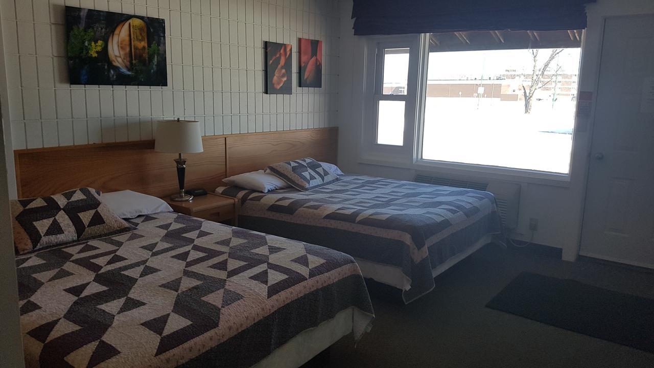 Pinawa Motel Extérieur photo